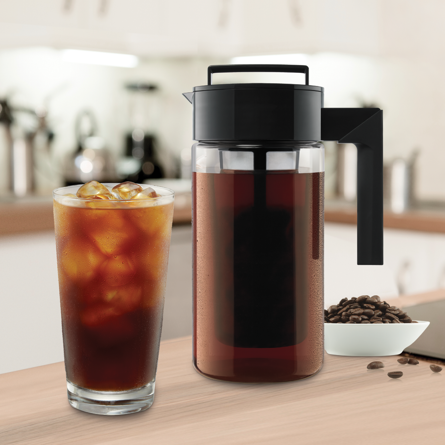 cold-brew-coffee-maker-x8 10310-ColdBrewCoffeeMaker-1qt-lifestyle2.png