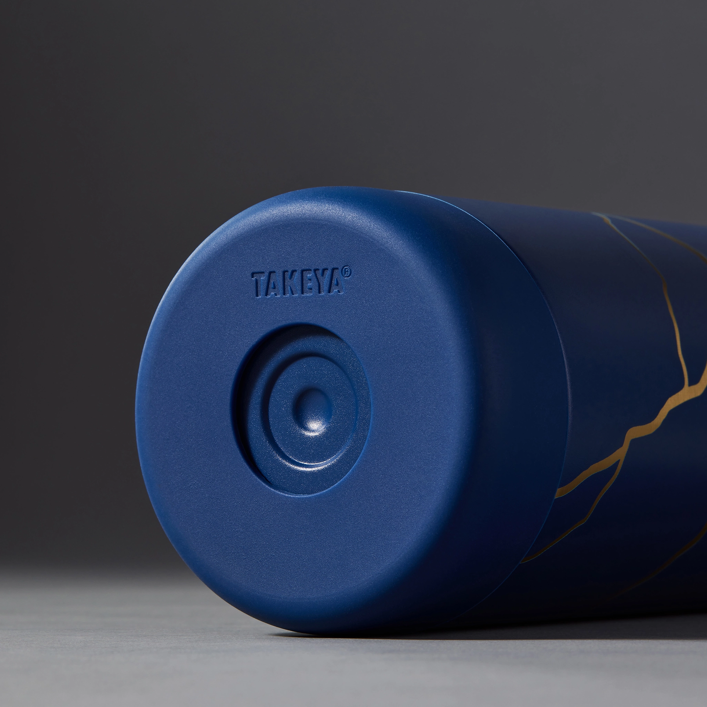 kintsugi-water-bottle-with-spout-lid-f4 51390-TK_HO25_Kintsugi_Takeya9249.png